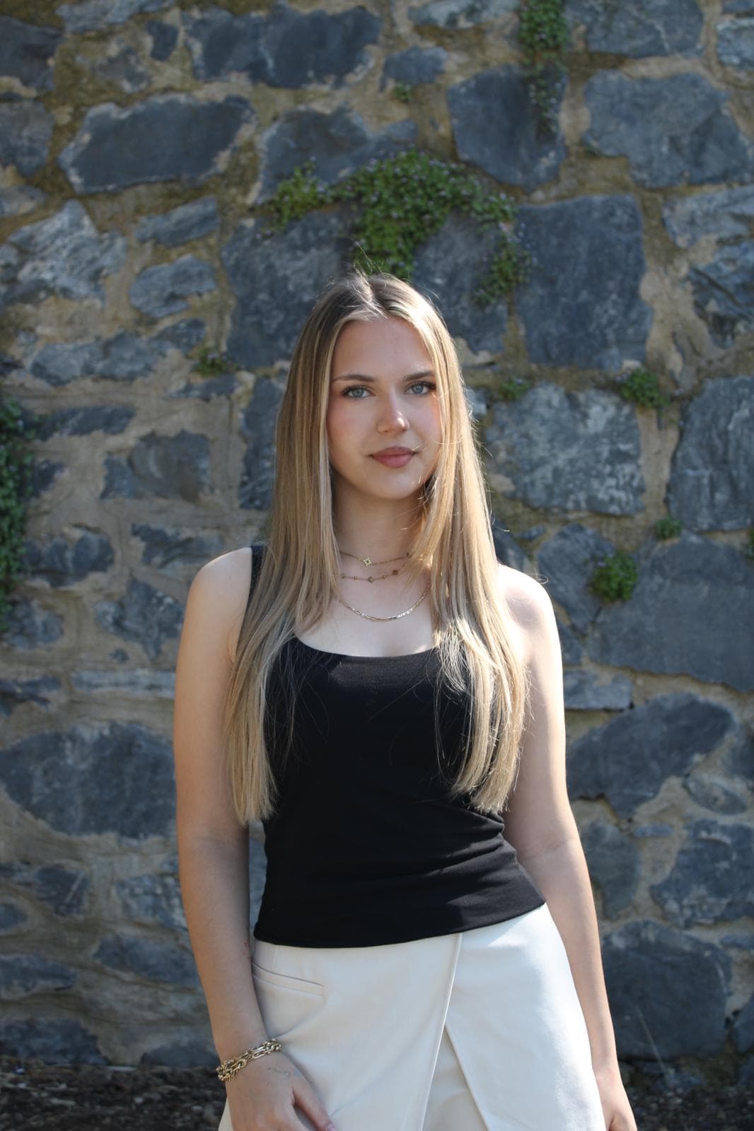 İsra Knobel